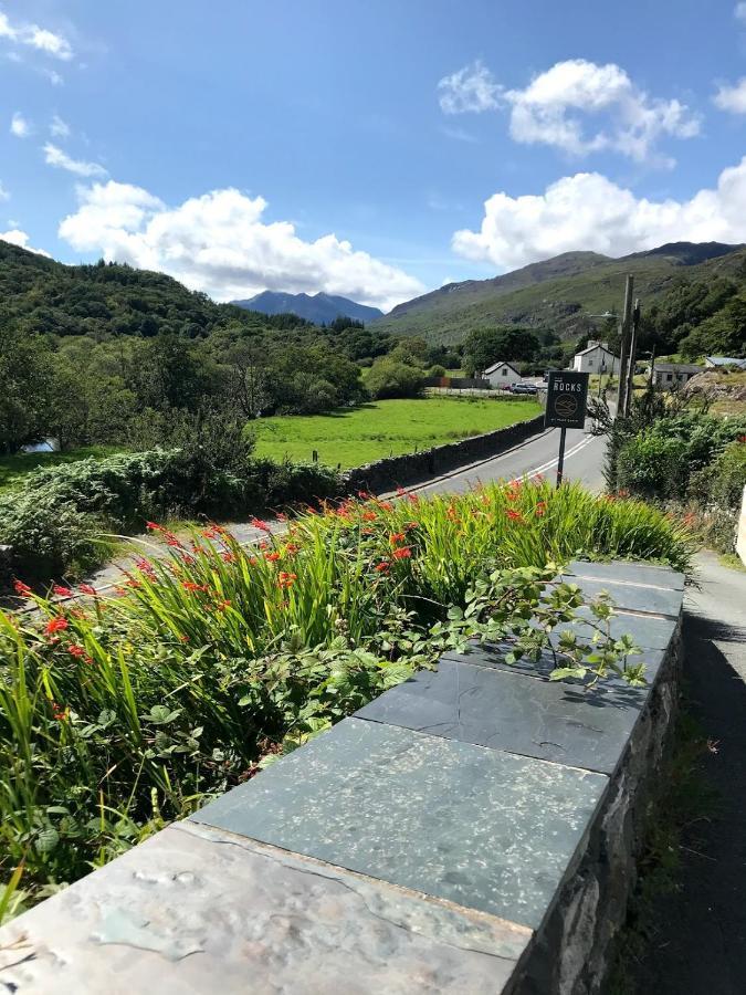 The Rocks At Plas Curig Hostel Capel Curig Exterior photo